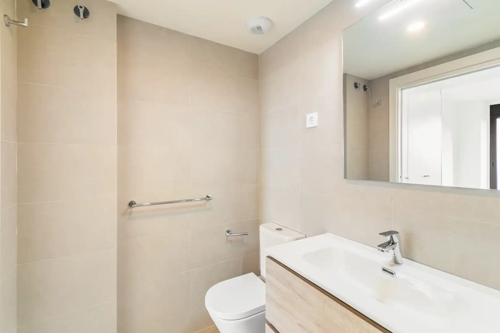 Badezimmer von Wohnung zur Miete in Esplugues de Llobregat mit Klimaanlage, Heizung und Terrasse