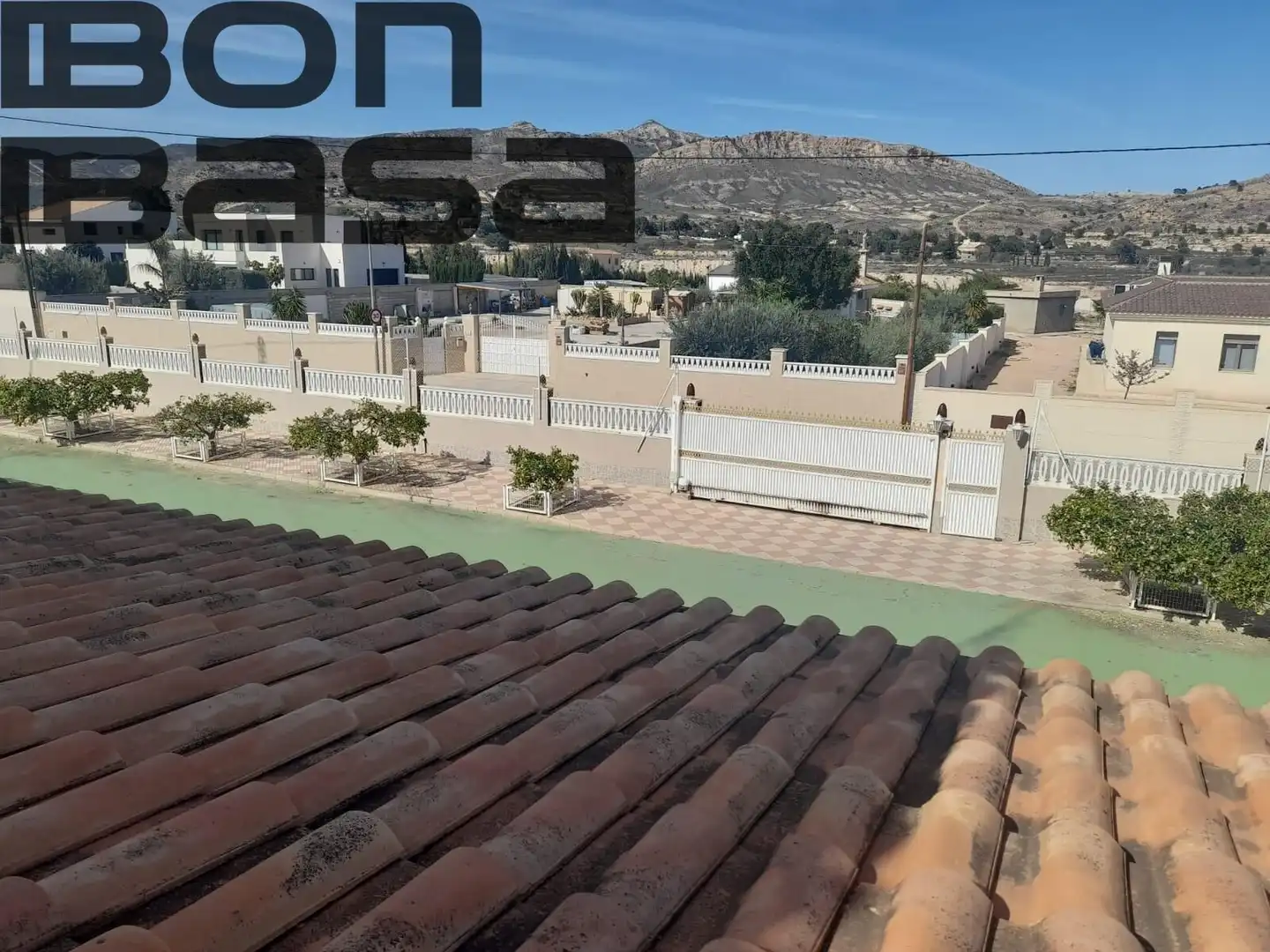 Vista exterior de Casa o xalet en venda en Alicante / Alacant amb Aire condicionat, Jardí privat i Piscina