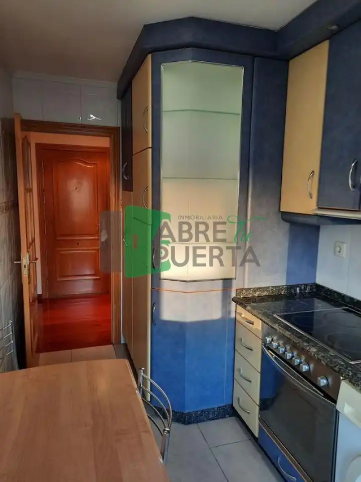 Cocina de Piso de alquiler en Ourense Capital  con Calefacción, Terraza y Trastero