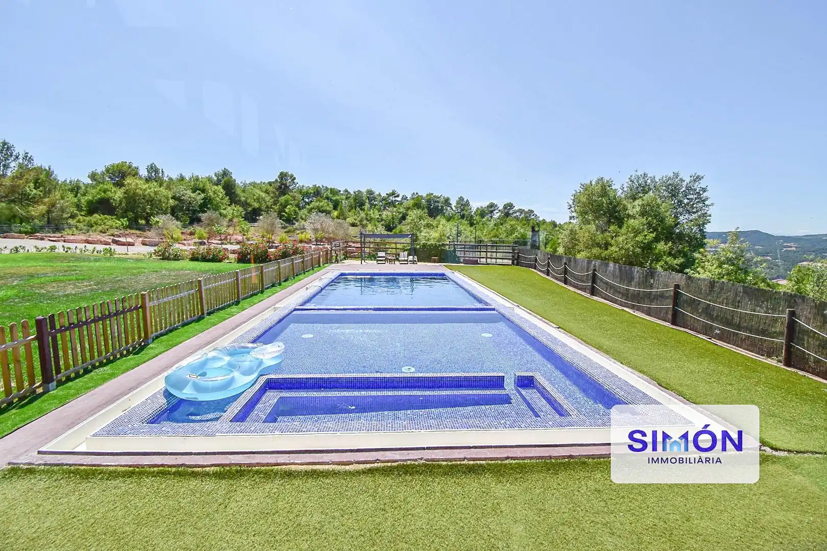 Piscina de Finca rústica en venda en Sant Pere Sallavinera amb Aire condicionat, Calefacció i Terrassa