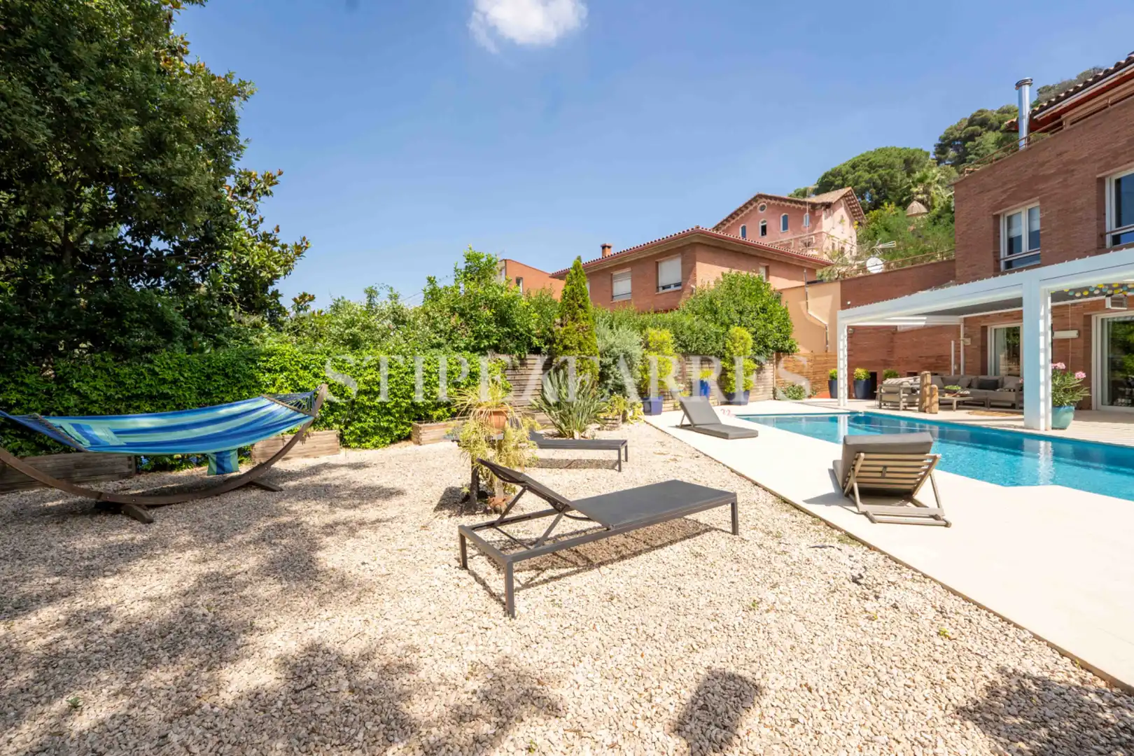 Außenansicht von Haus oder Chalet zum Verkauf in Barcelona mit Klimaanlage, Heizung und Privatgarten