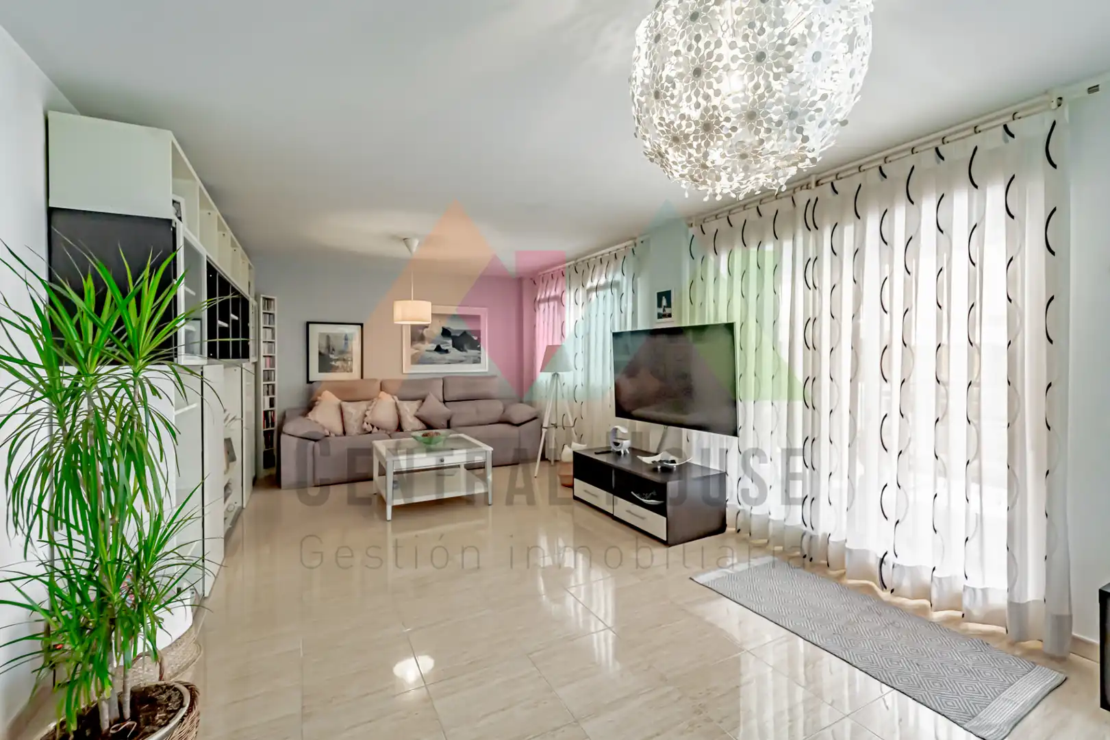 Sala de estar de Casa adosada en venta en Guadalajara con Aire acondicionado, Calefacción y Jardín privado