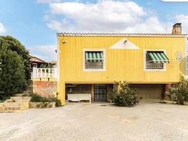 House with garden for sale in calle de Carles Riba