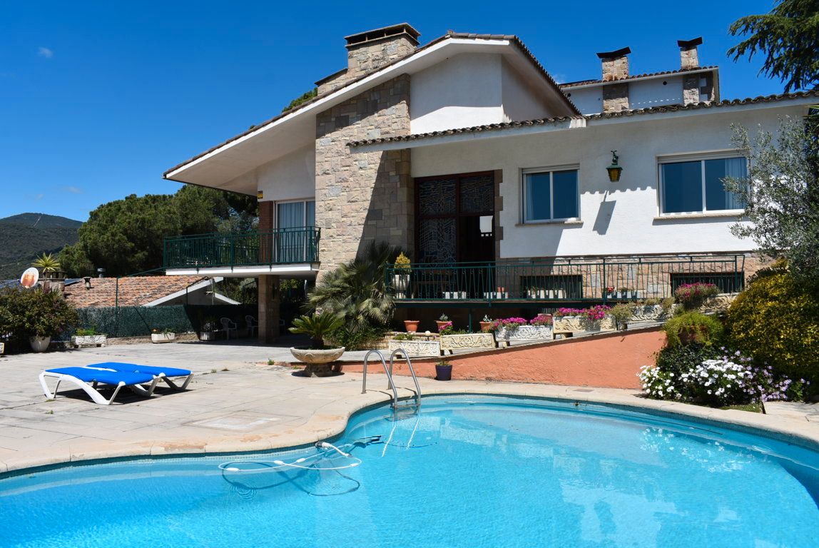 Piscina de Casa o xalet en venda en La Garriga amb Aire condicionat, Calefacció i Jardí privat