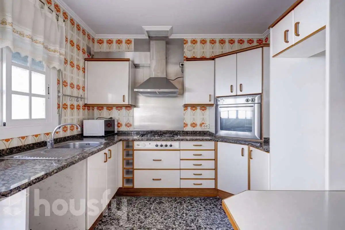 Cuina de Casa o xalet en venda en Premià de Mar amb Aire condicionat, Calefacció i Terrassa