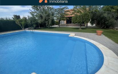 Piscina de Casa o xalet en venda en San Mateo de Gállego amb Calefacció, Jardí privat i Traster