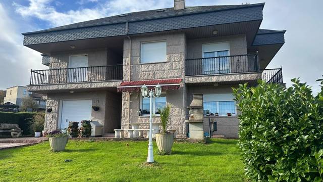 Casa-chalet en Venta en San Cibrao das Viñas