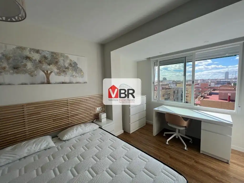 Schlafzimmer von Wohnung zur Miete in Valencia mit Klimaanlage, Heizung und Terrasse
