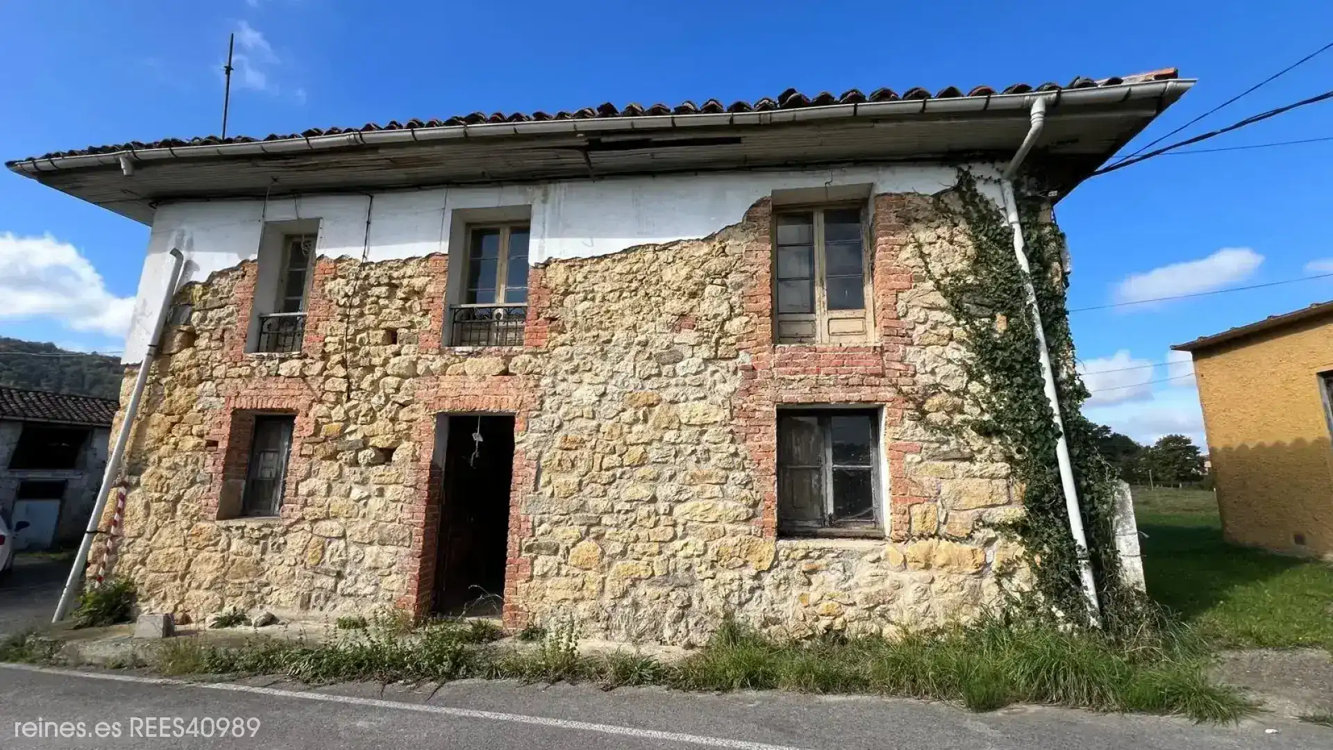 Vista exterior de Casa adosada en venta en Nava, Asturias