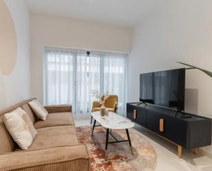 Sala d'estar de Apartament de lloguer en  Madrid Capital amb Aire condicionat, Calefacció i Moblat