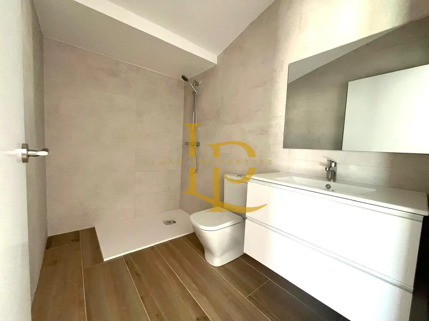 Baño de Ático en venta en Terrassa con Aire acondicionado, Calefacción y Parquet