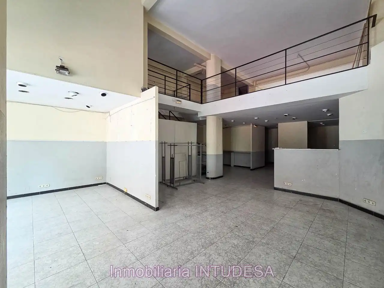 Local comercial de lloguer a Diaz Bravo