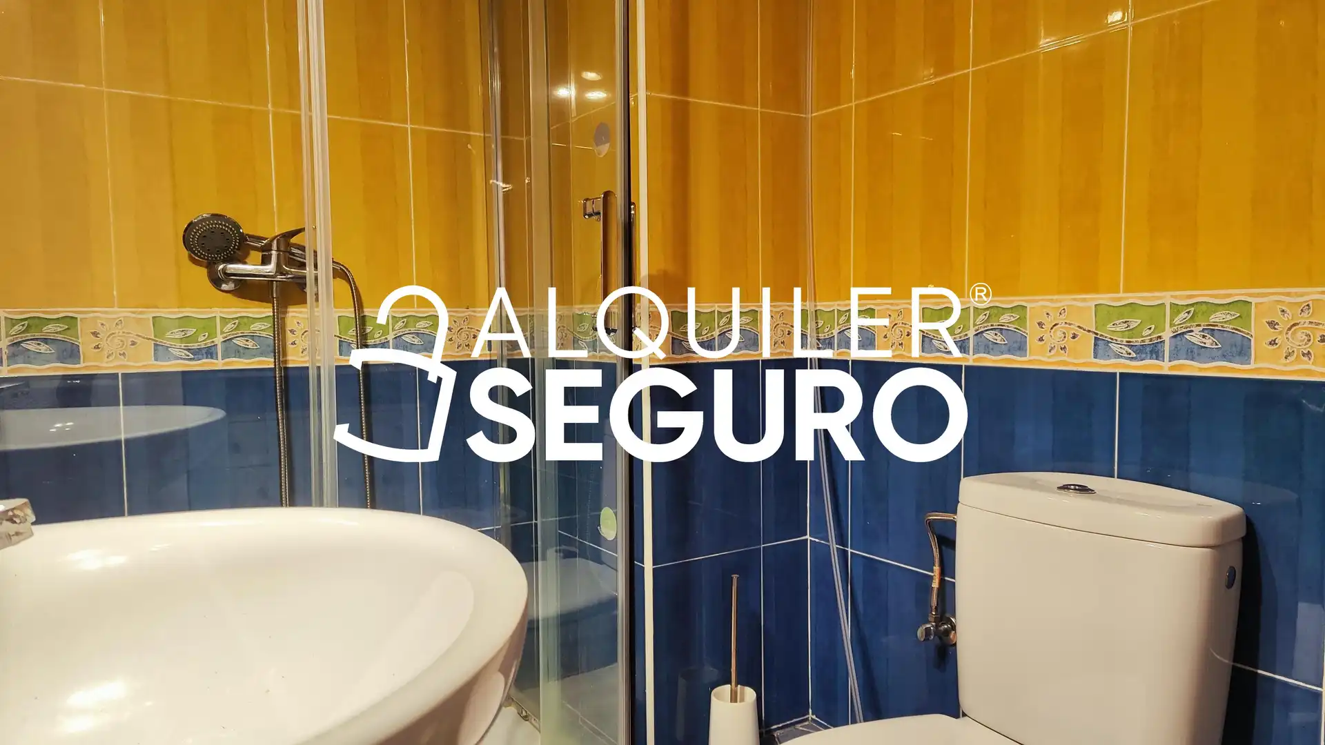 Bathroom of Flat for rent in Córdoba  with Air Conditioner, Terrace and Furnished
