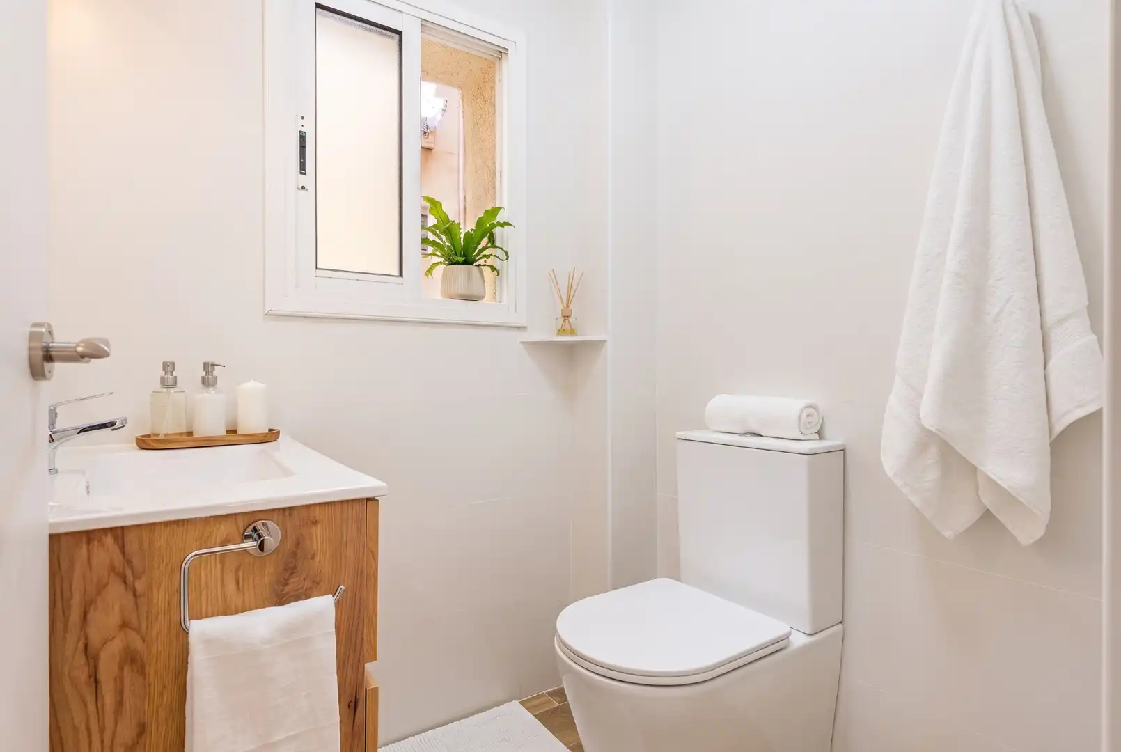 Baño de Piso en venta en L'Hospitalet de Llobregat con Parquet, Horno y Balcón