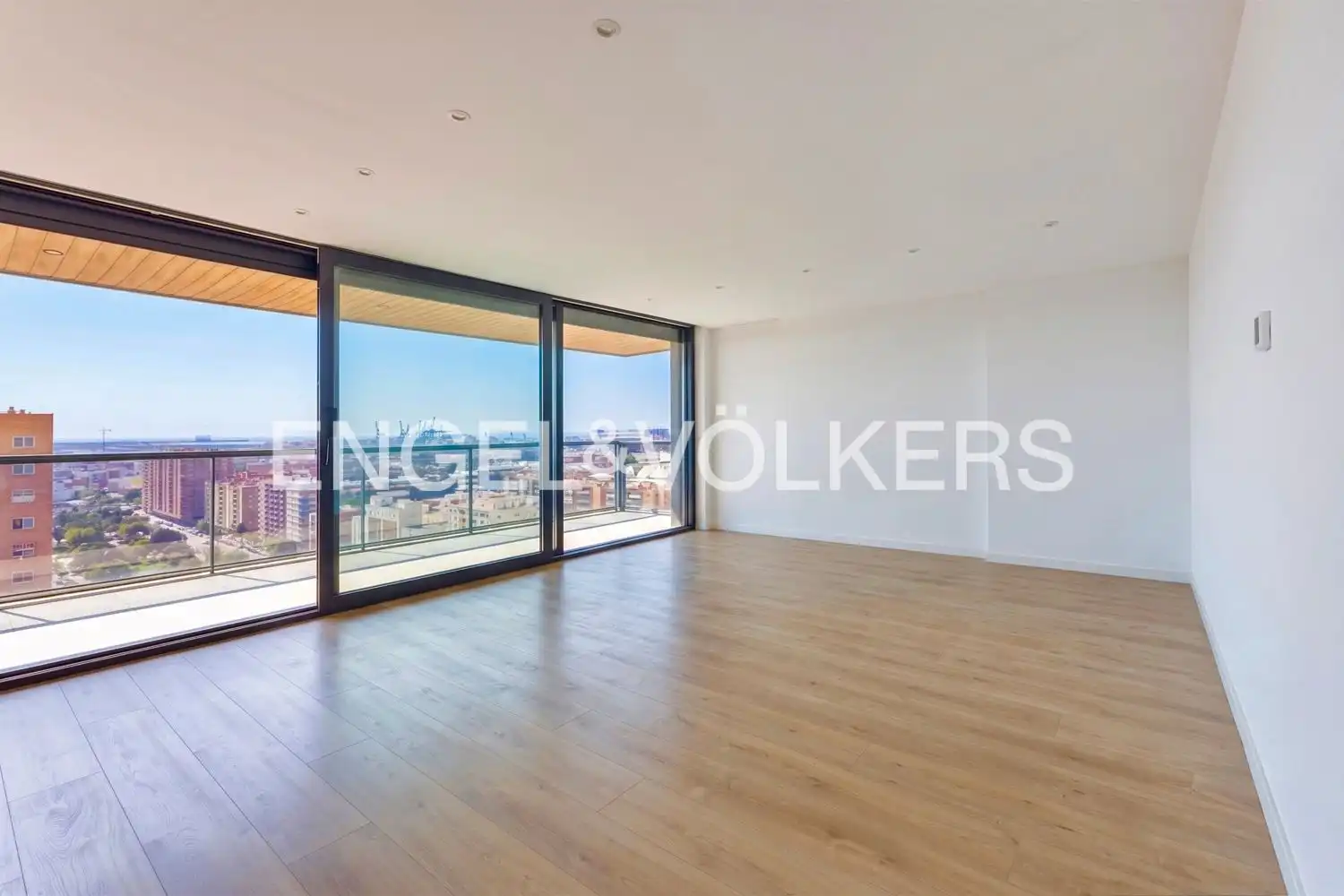 Flat for rent in Valencia  with Air Conditioner, Heating and Terrace