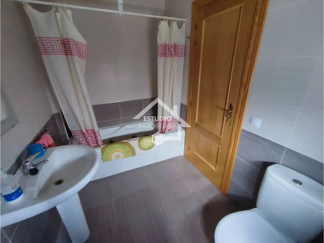 Bathroom of Detached homes for sale in Canillas de Río Tuerto  with Heating, Parquet flooring and Terrace