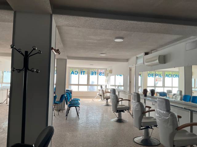 Local comercial en Alquiler en Caballería Española