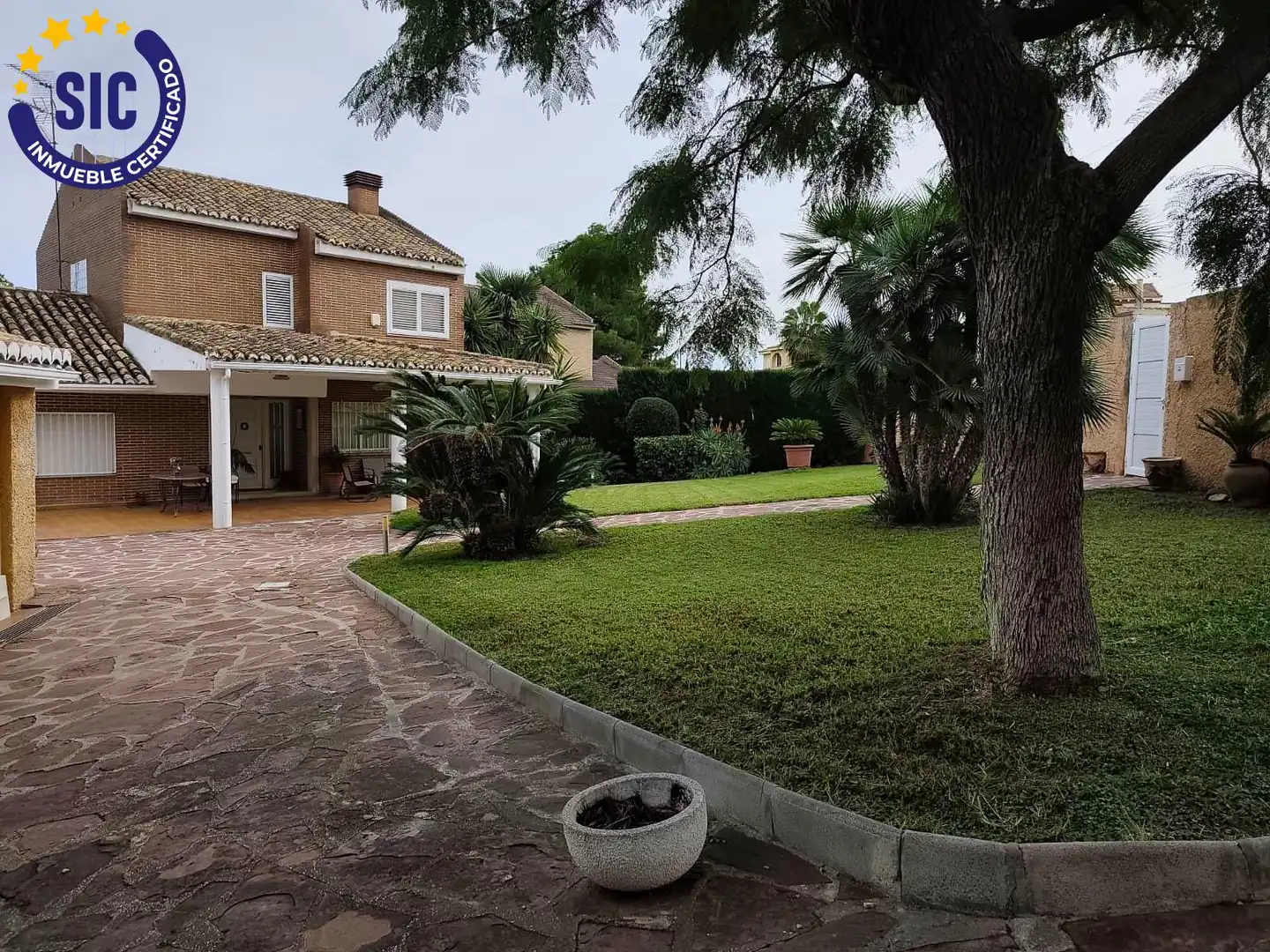 Garden of Houses for sale in Torrent  with Air Conditioner, Heating and Private garden