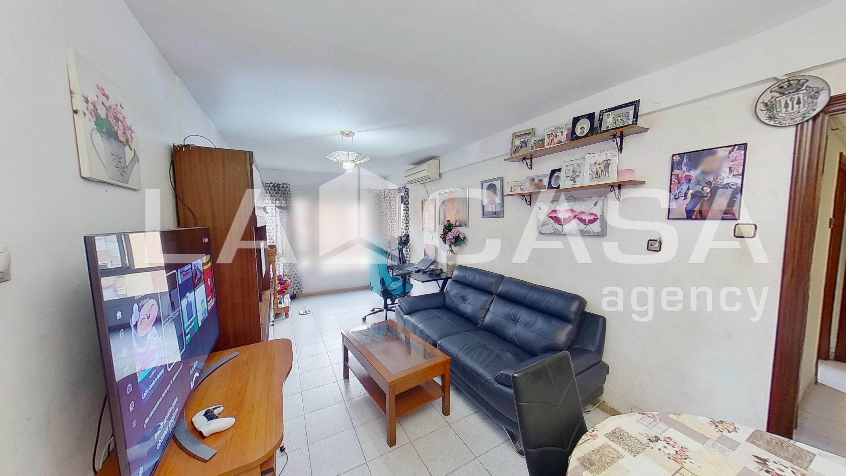 Sala de estar de Piso en venta en  Barcelona Capital con Balcón