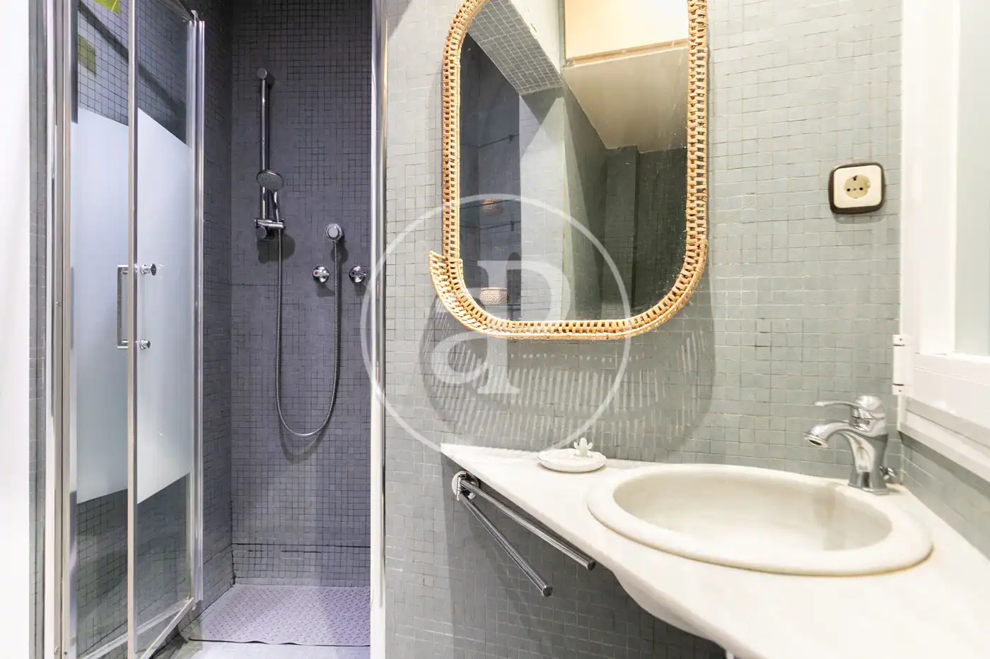 Badezimmer von Wohnung zum Verkauf in Barcelona mit Klimaanlage, Heizung und Möbliert