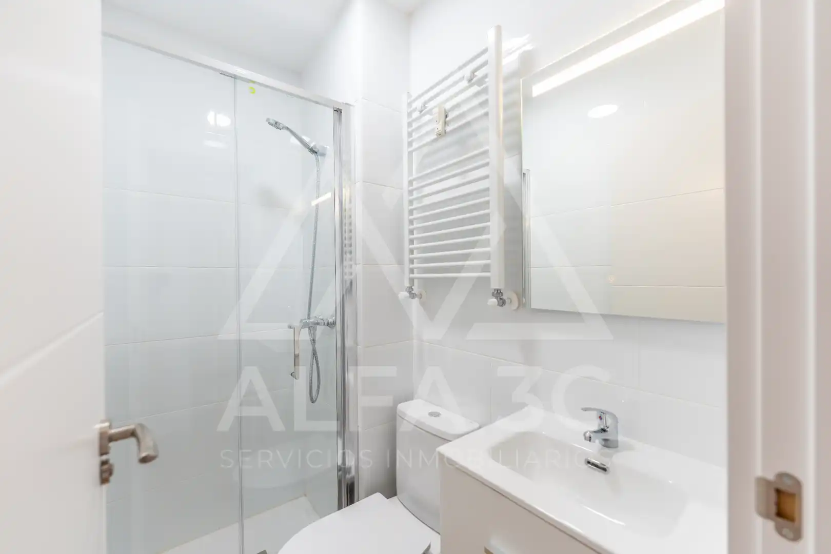 Bathroom of Flat for sale in Madrid  with Terrace