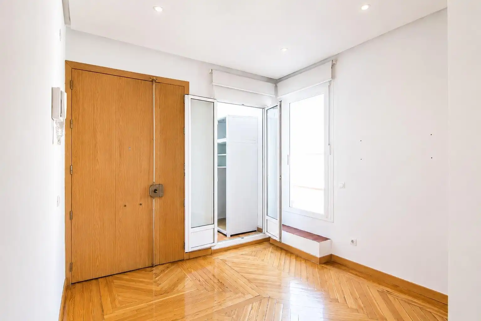 Bedroom of Flat for rent in Madrid  with Air Conditioner, Heating and Parquet flooring
