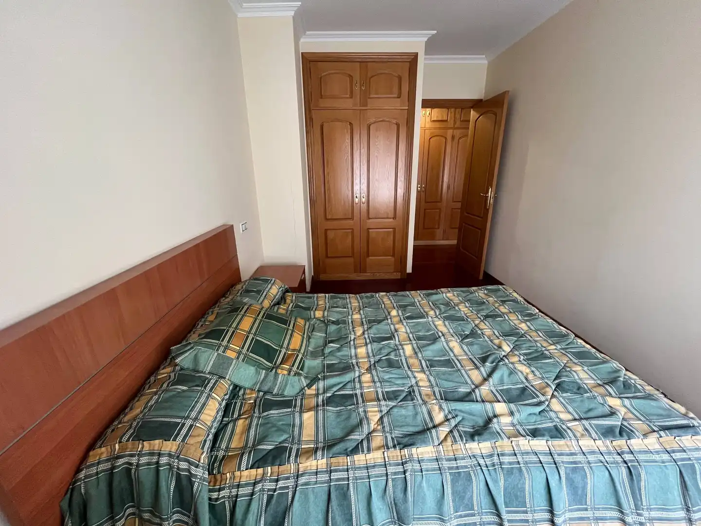 Habitación de Piso de alquiler en Santiago de Compostela  con Calefacción, Trastero y Amueblado