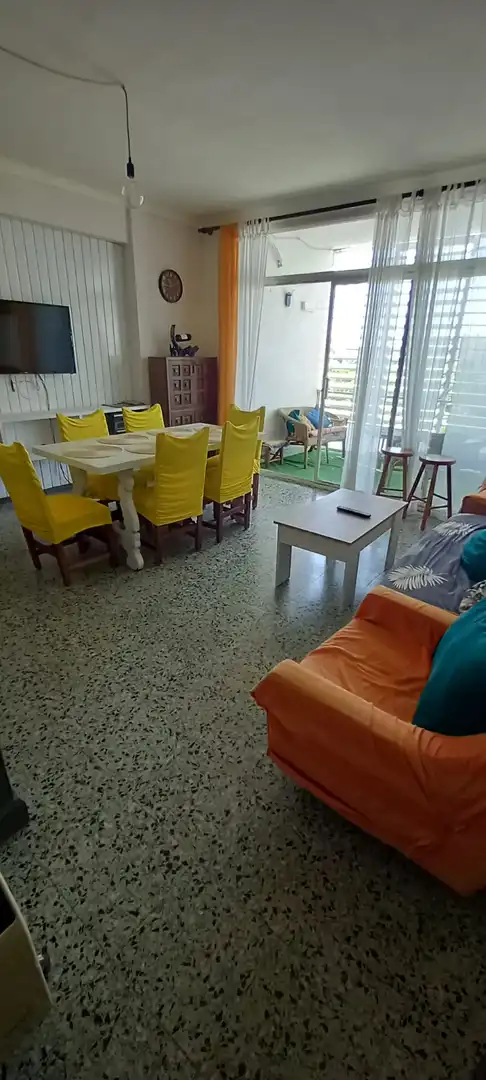 Menjador de Apartament en venda en Roses amb Jardí privat