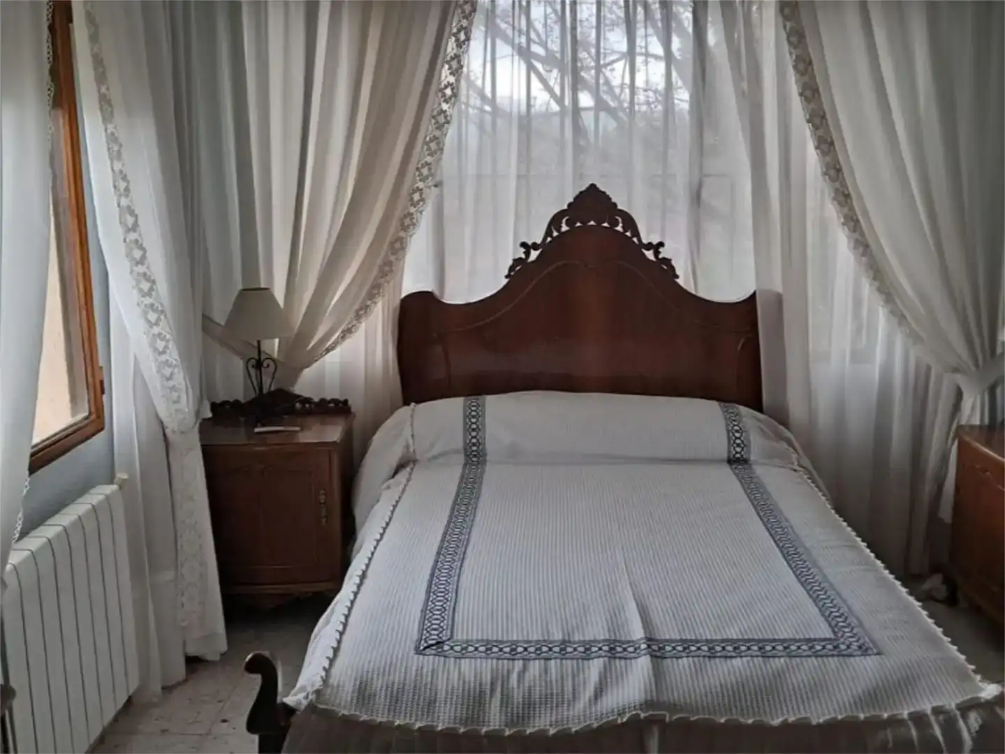 Dormitori de Casa o xalet en venda en Baeza amb Jardí privat, Piscina i Moblat