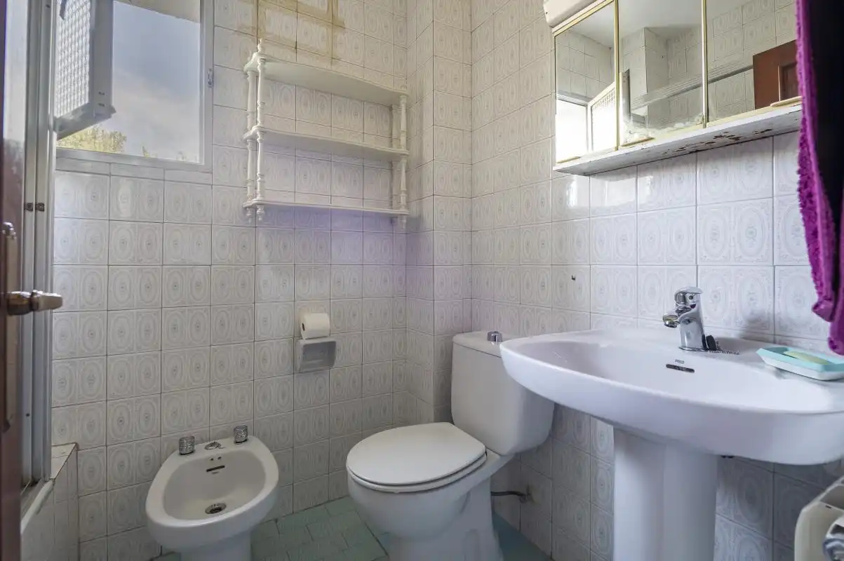 Baño de Piso en venta en Madrid con Calefacción, Jardín privado y Terraza