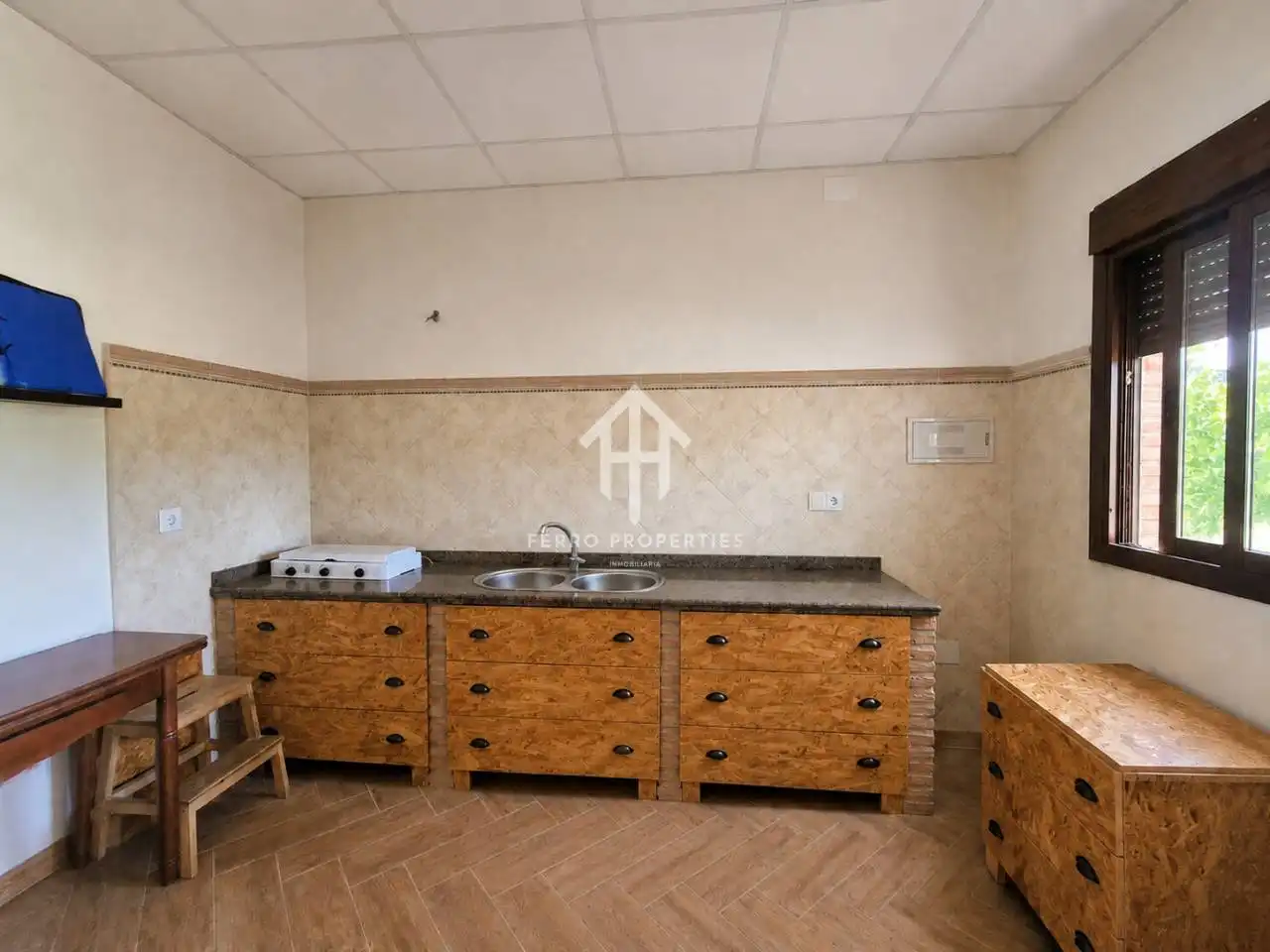 Cuina de Casa o xalet en venda en Loja amb Jardí privat