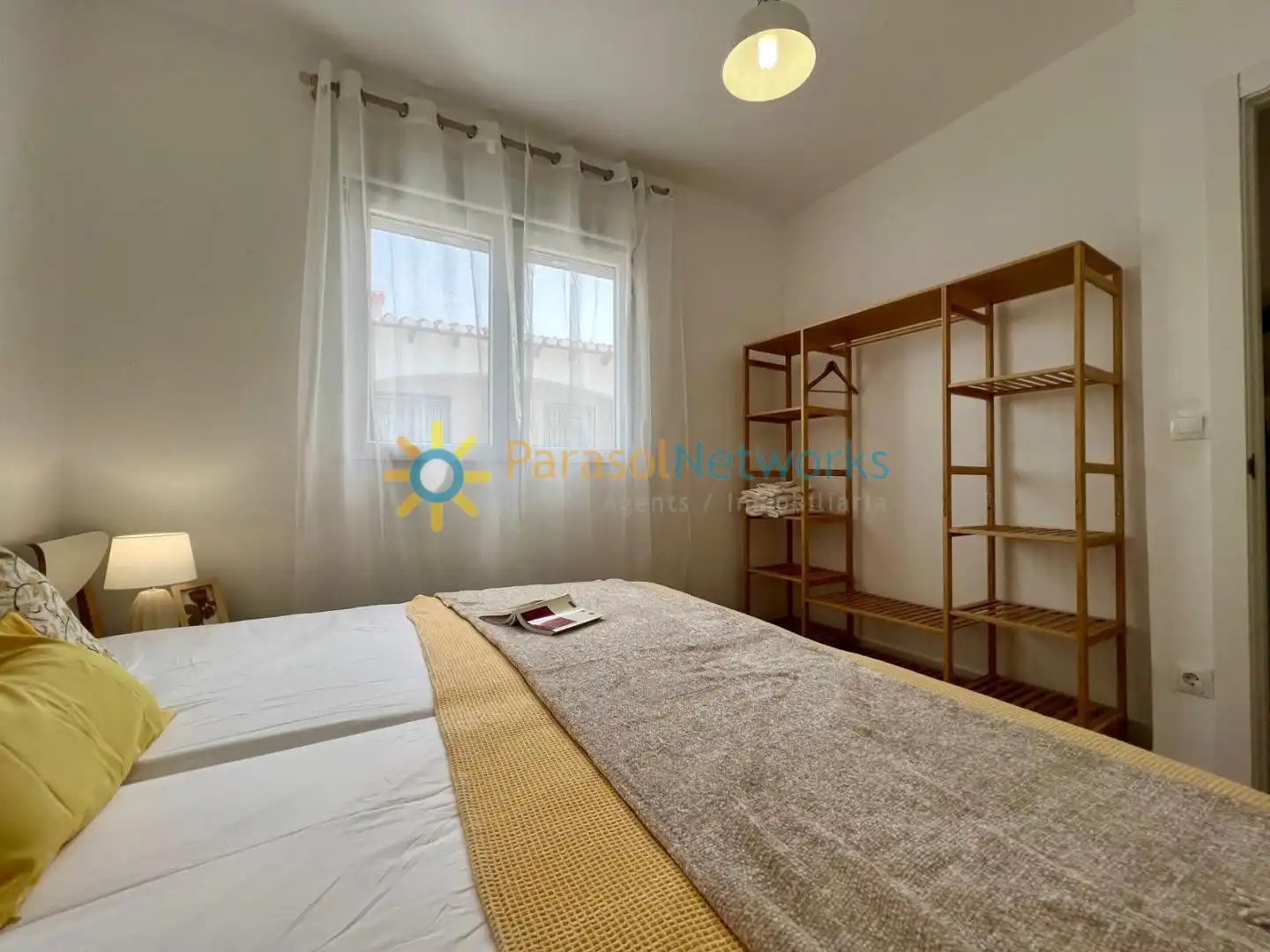 Schlafzimmer von Wohnungen zur Miete in Oliva mit Klimaanlage, Terrasse und Möbliert