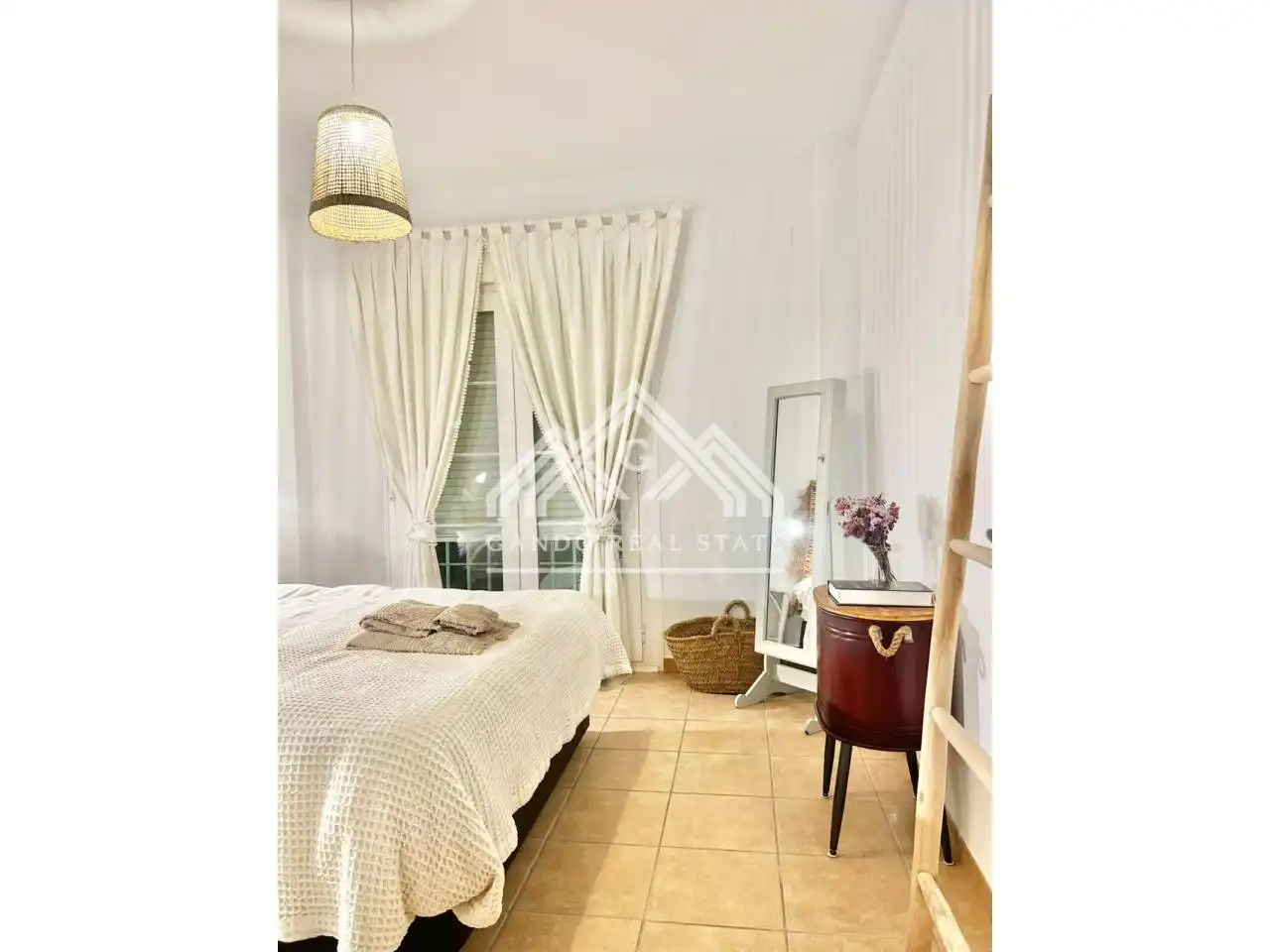 Dormitori de Casa adosada en venda en Dos Hermanas amb Aire condicionat