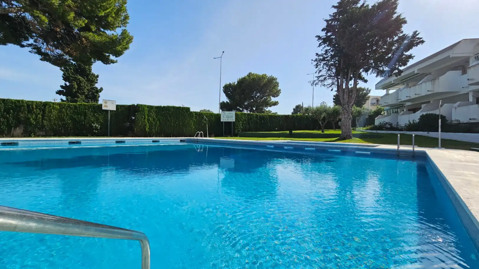 Schwimmbecken von Wohnungen zum Verkauf in Alcalà de Xivert mit Klimaanlage, Heizung und Privatgarten