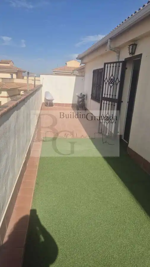Jardí de Pis de lloguer en Cúllar Vega amb Terrassa i Moblat