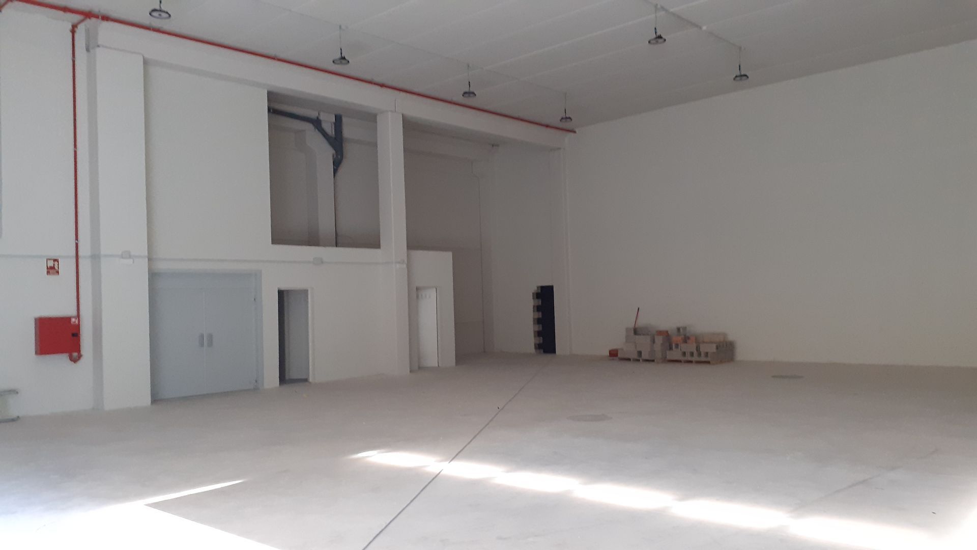 Nau industrial de lloguer en Sant Adrià de Besòs