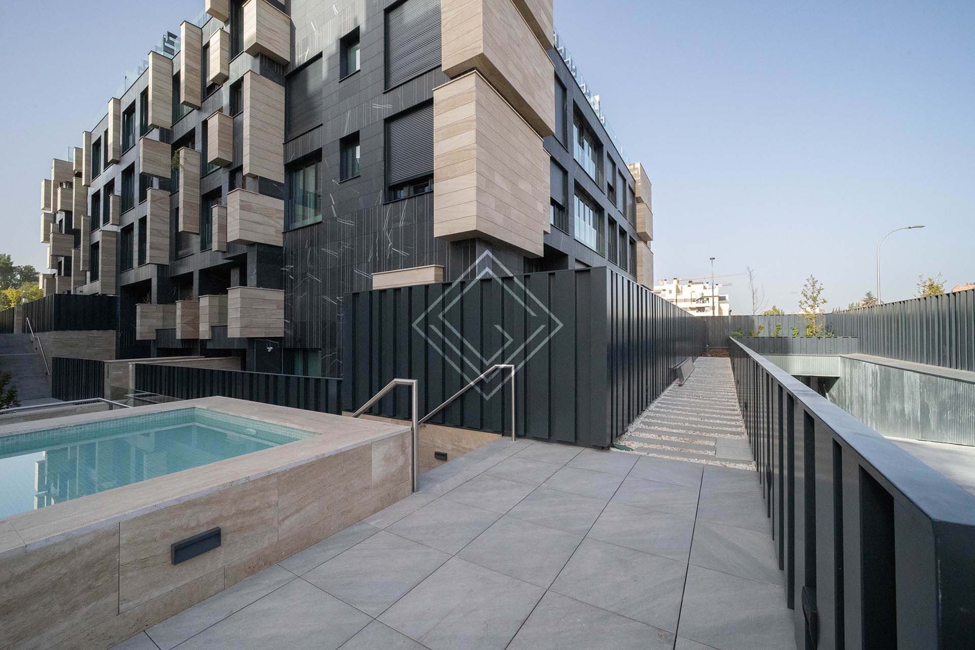 Exterior view of Flat for sale in  Madrid Capital  with Air Conditioner, Heating and Storage room