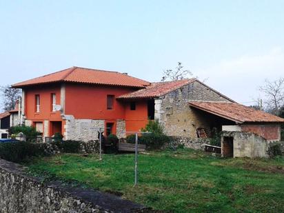 Exterior view of House or chalet for sale in Llanes