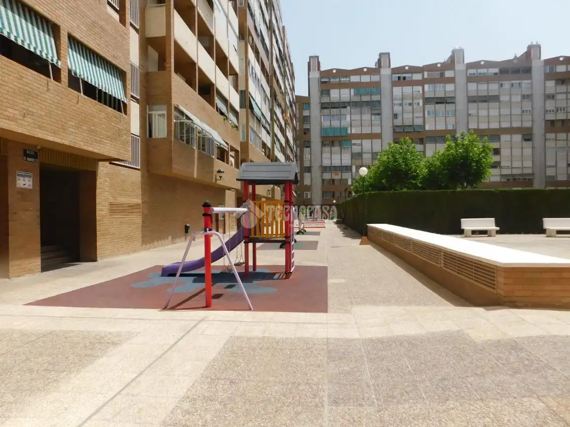 Vista exterior de Estudi en venda en Zaragoza