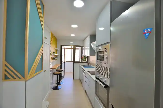 Cuina de Pis en venda en Ronda amb Aire condicionat, Terrassa i Balcó