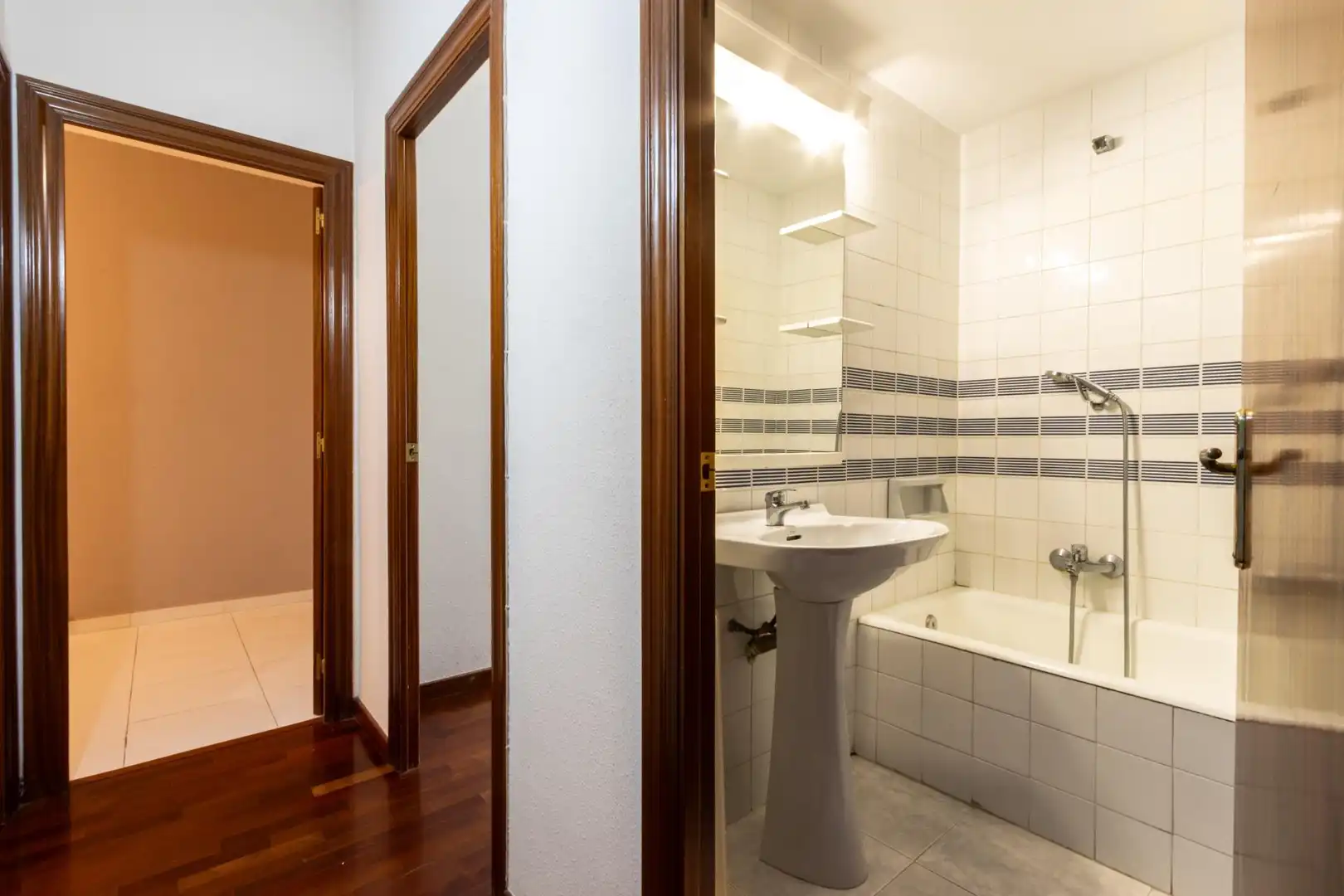 Bathroom of Attic for sale in Sabadell  with Air Conditioner, Heating and Parquet flooring