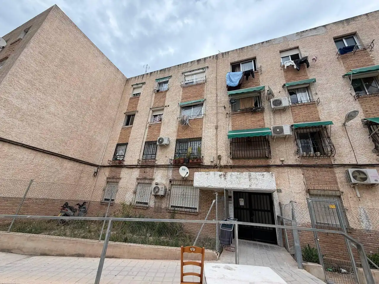 Vista exterior de Apartamento en venta en Alicante / Alacant con Alarma