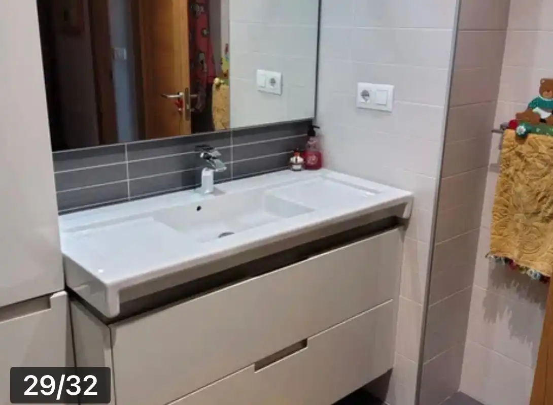 Bany de Pis en venda en Pontevedra Capital  amb Traster, Moblat i Piscina comunitària