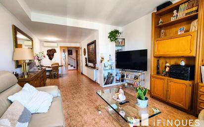 Living room of Single-family semi-detached for sale in Sabadell  with Air Conditioner, Heating and Private garden