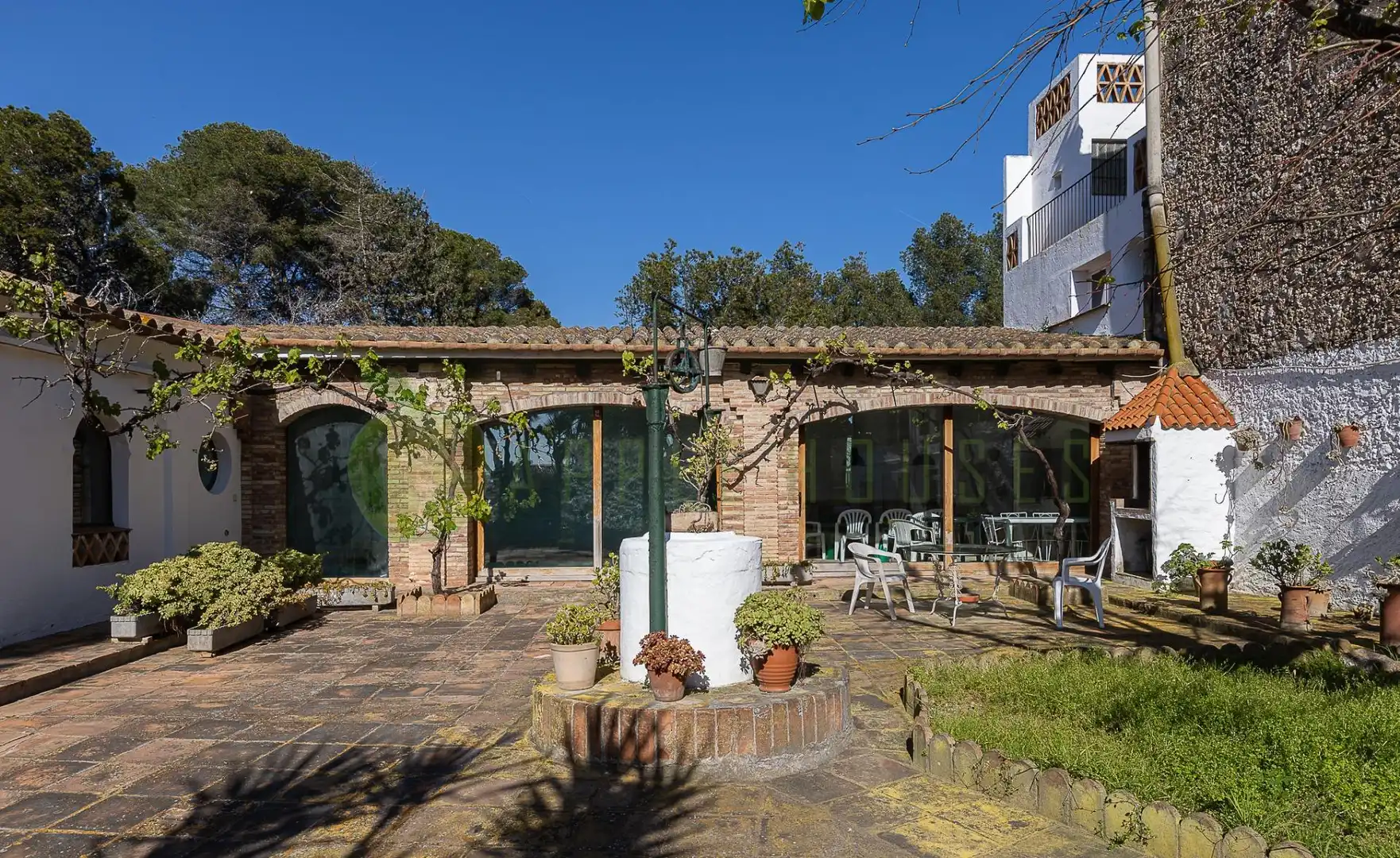 Vista exterior de Casa o chalet en venta en Vilanova i la Geltrú con Aire acondicionado, Calefacción y Jardín privado