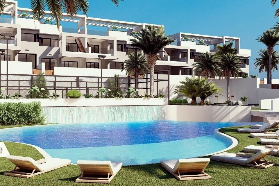 Piscina de Casa o xalet en venda en Torrevieja amb Jardí privat, Terrassa i Jacuzzi