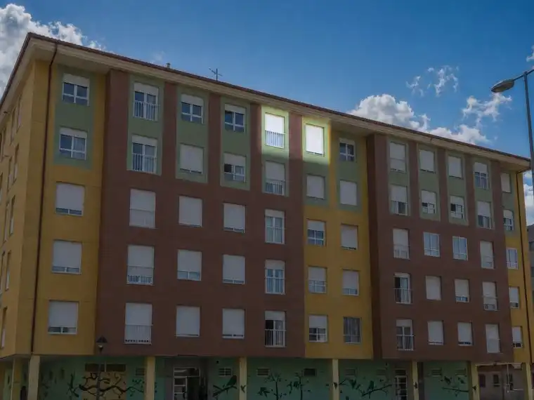 Vista exterior de Piso en venta en Ponferrada con Calefacción y Amueblado