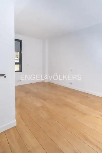 Schlafzimmer von Wohnung zur Miete in Madrid mit Klimaanlage, Heizung und Terrasse