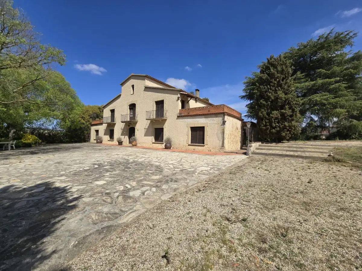 Vista exterior de Finca rústica en venda en La Roca del Vallès amb Terrassa i Balcó