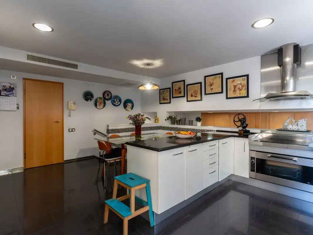 Kitchen of Houses for sale in Pozuelo de Alarcón  with Air Conditioner, Heating and Private garden
